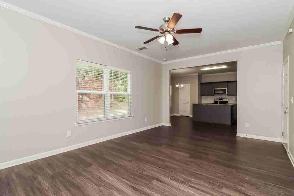 412 Fieldcrest Dr - Photo 5 of 17