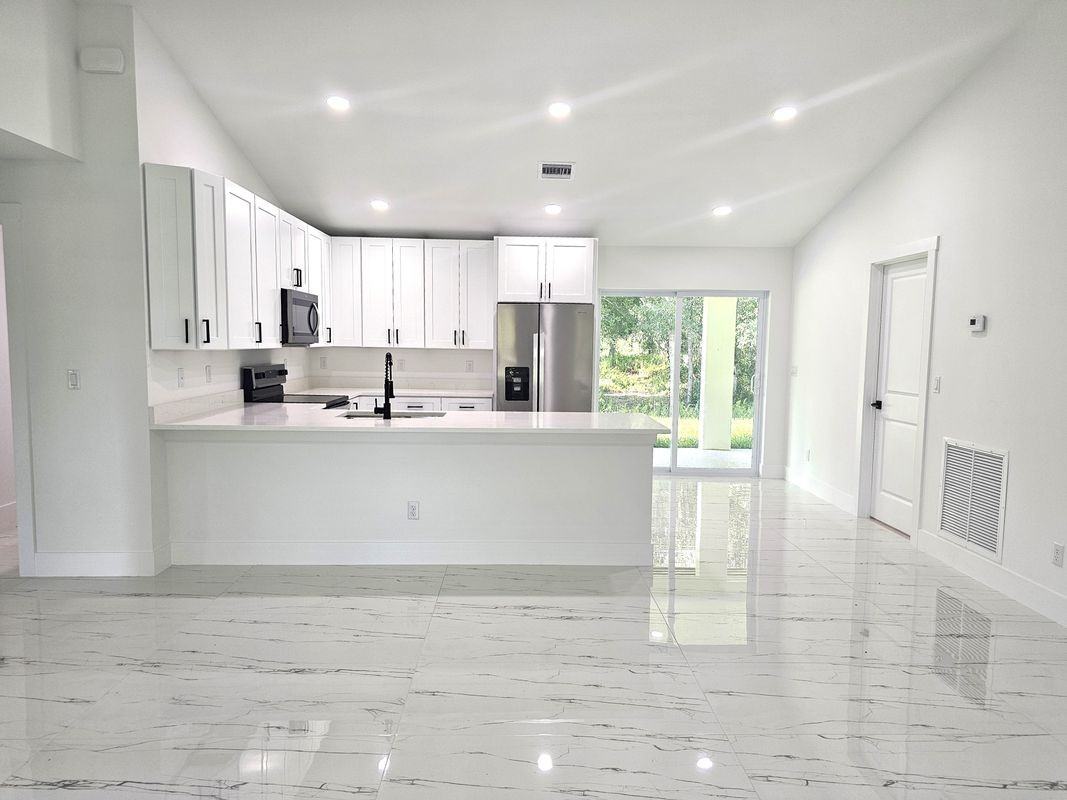 7501 Nw 81st Ct - Photo 2 of 15