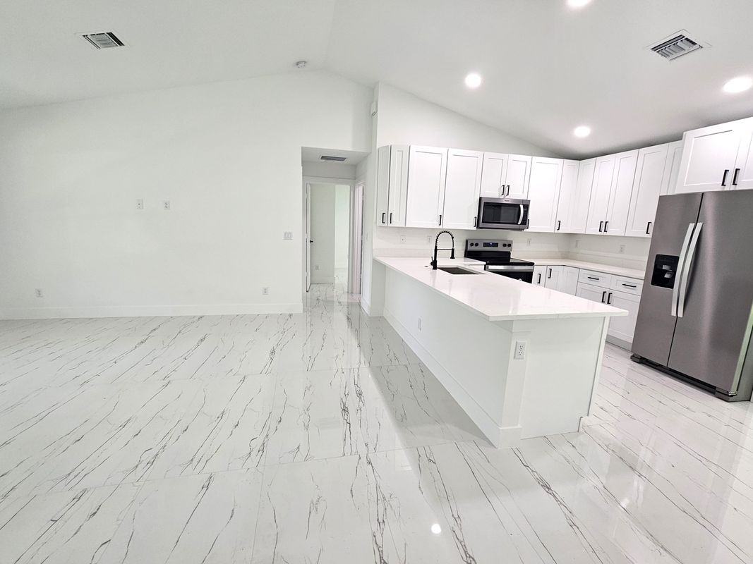 7501 Nw 81st Ct - Photo 3 of 15