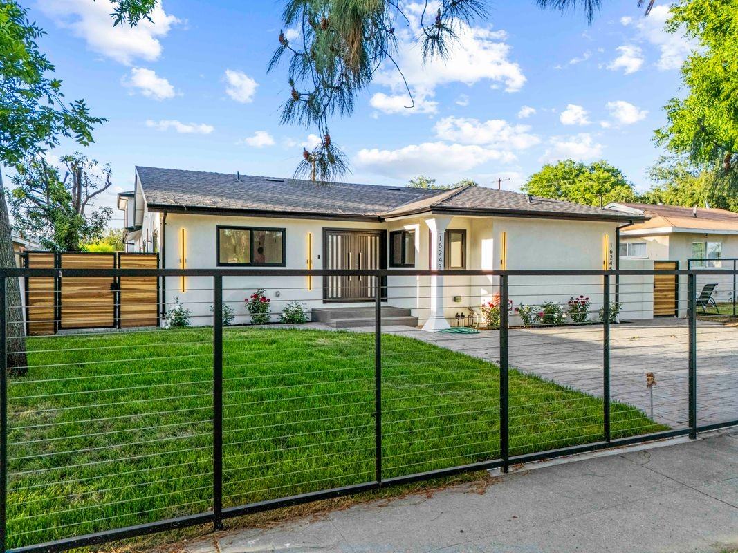 16243 Chatsworth St - Photo 2 of 44