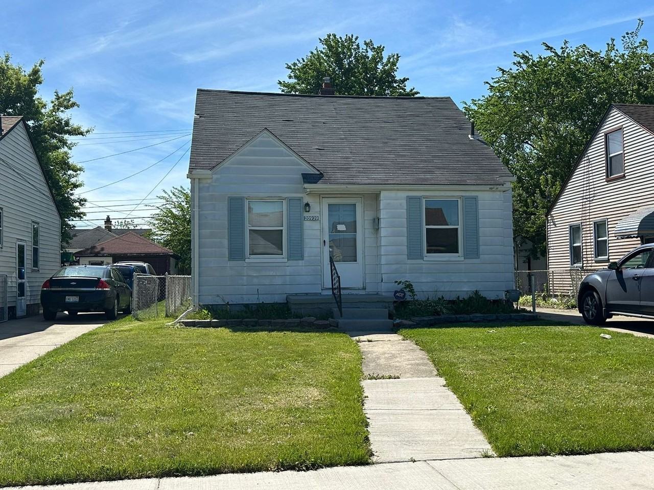 20939 Beechwood Ave - Photo 2 of 10