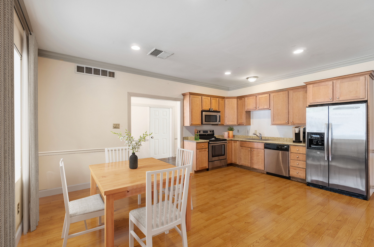 Spacious Duplex in the Heart of South Side Flats - Photo 2 of 20