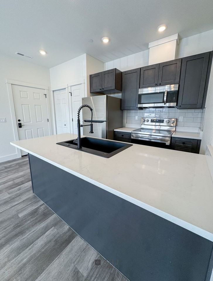 981 Covey Run Rd #204 - Photo 4 of 21