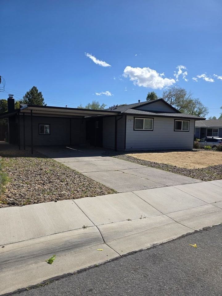 3280 Everett Dr - Photo 2 of 28