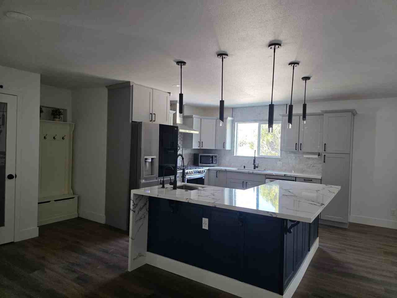 3280 Everett Dr - Photo 3 of 28