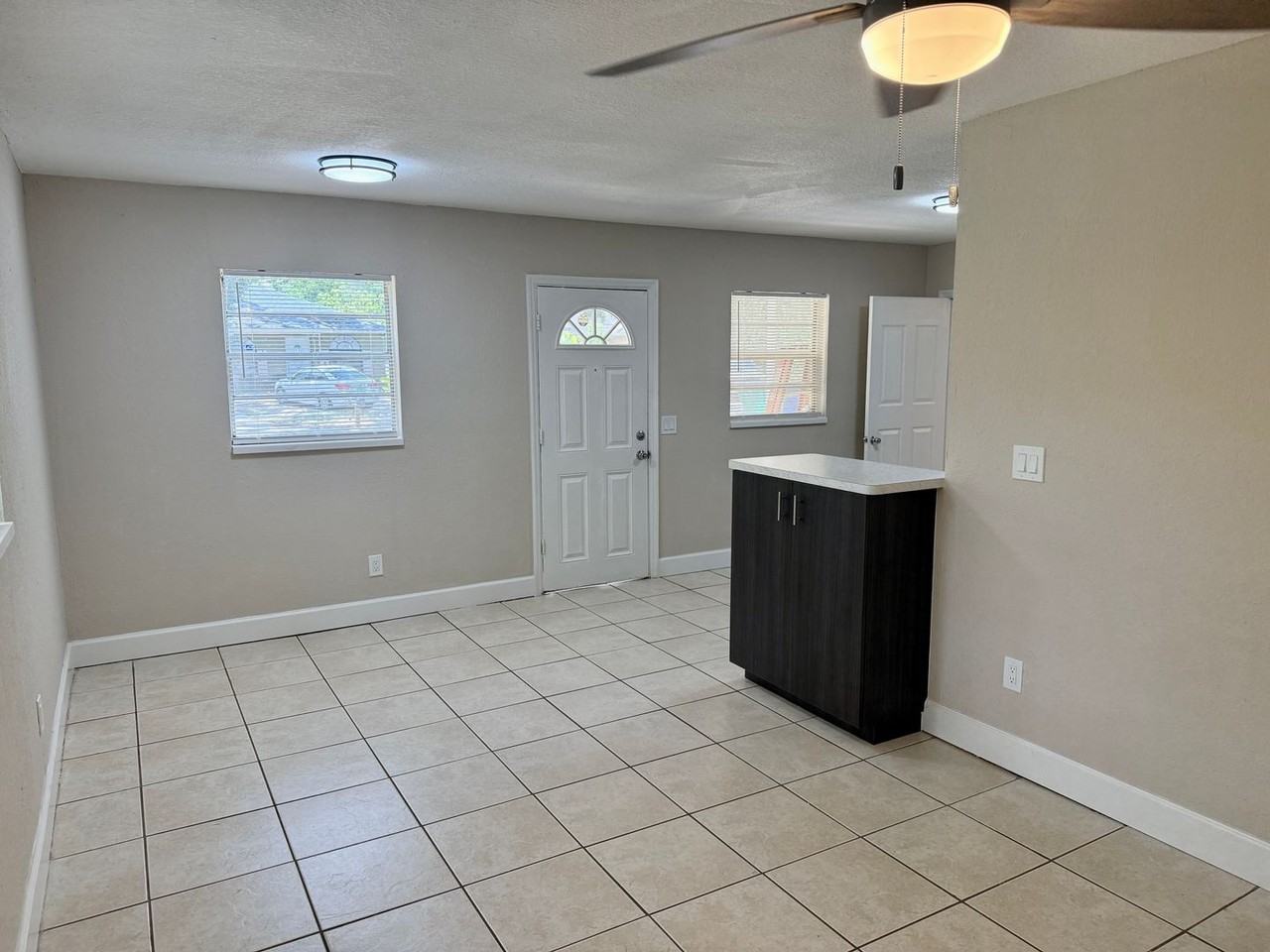 1819 E Fairbanks St - Photo 5 of 20
