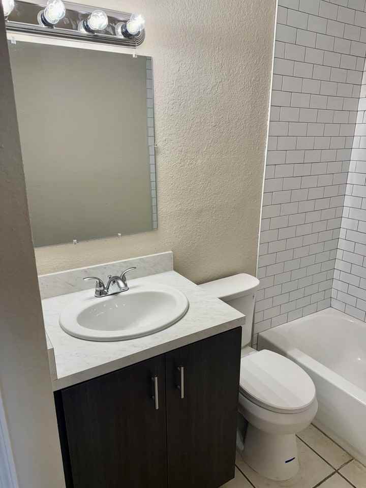 1819 E Fairbanks St - Photo 7 of 20
