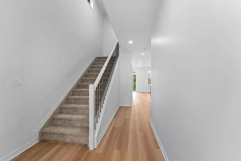 1320 Ottawa St - Photo 3 of 30