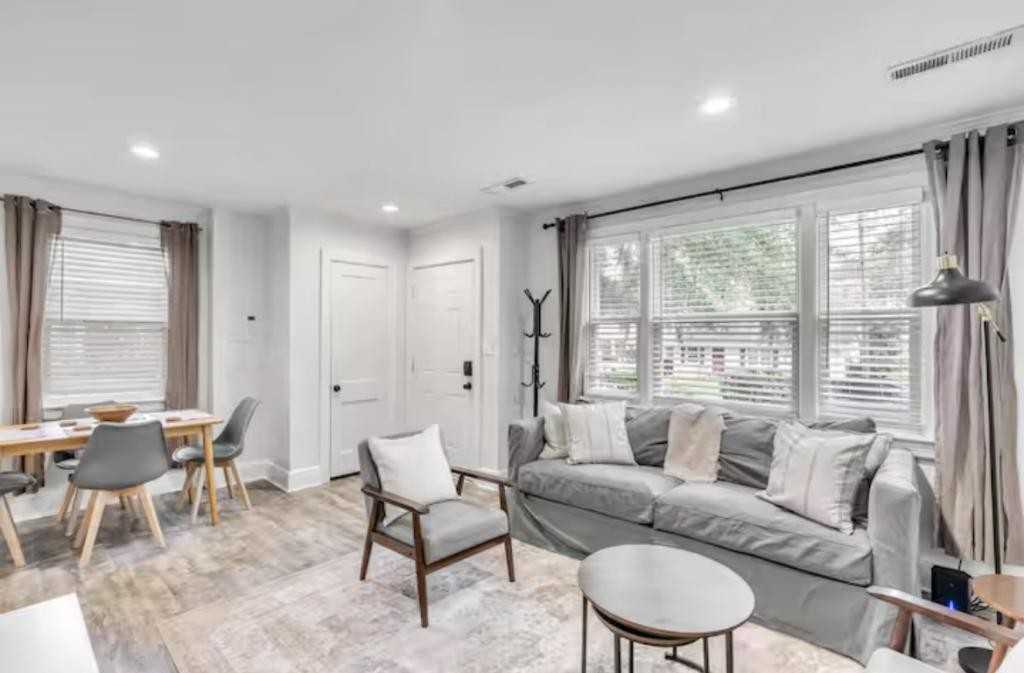 5053 Walker St - Photo 4 of 28