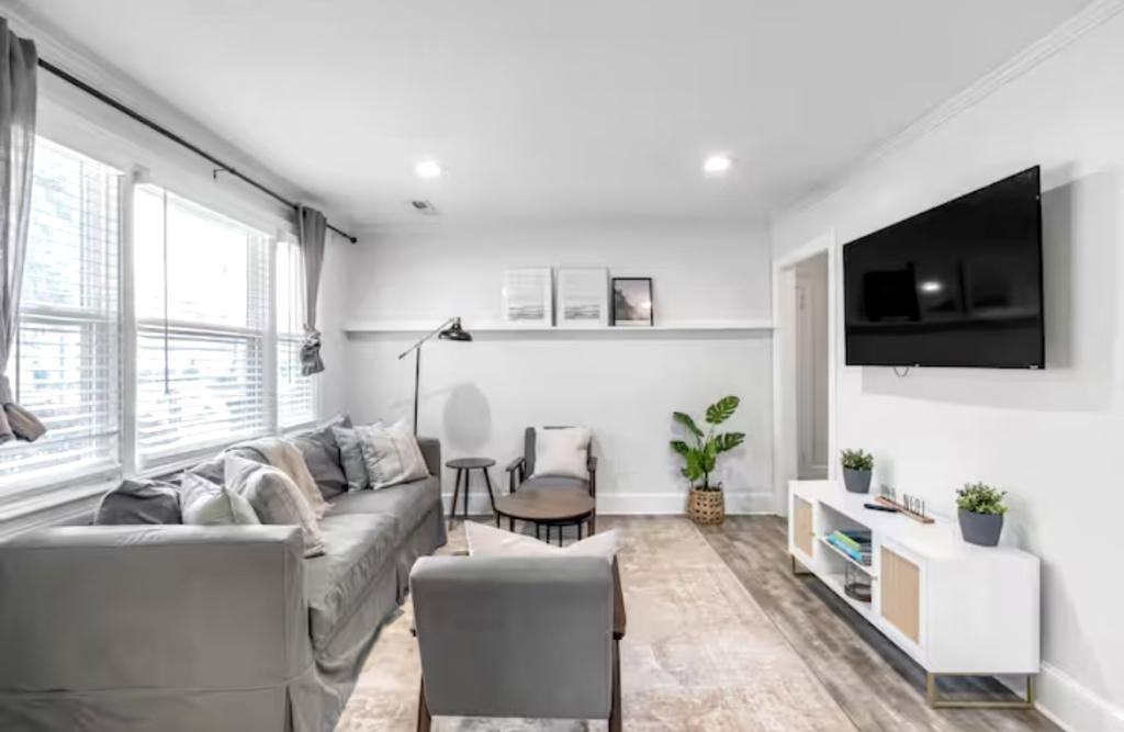 5053 Walker St - Photo 5 of 28