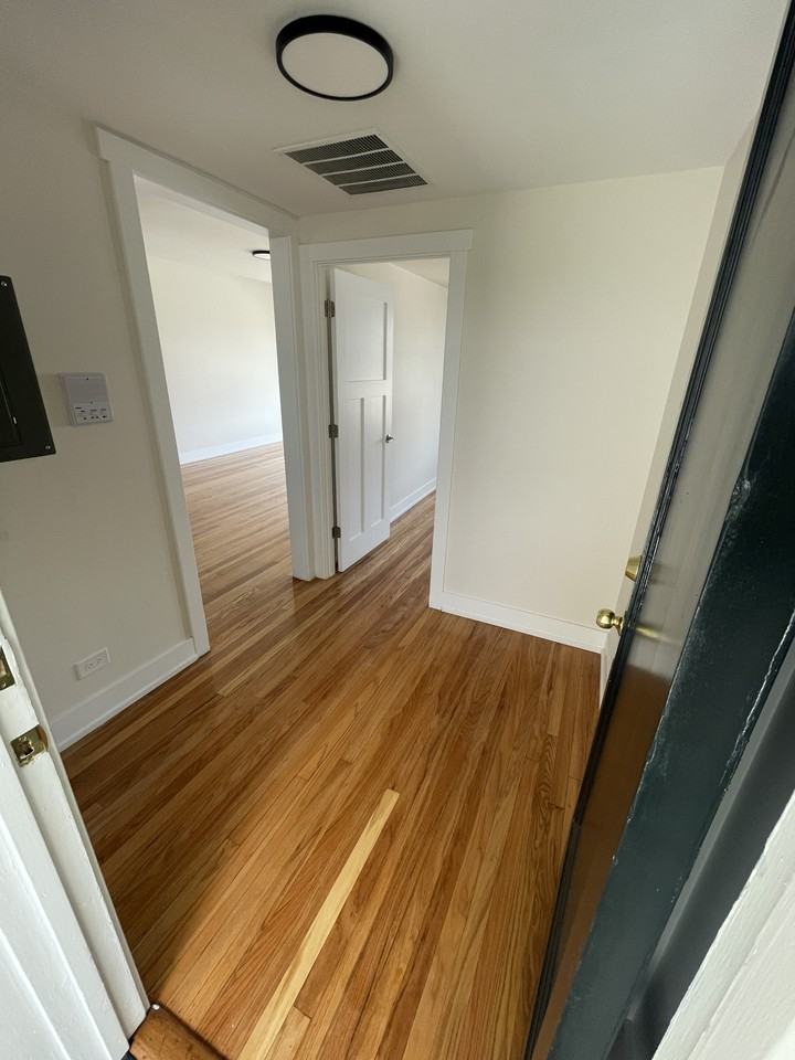 1544 W Highland Ave #2R - Photo 4 of 8