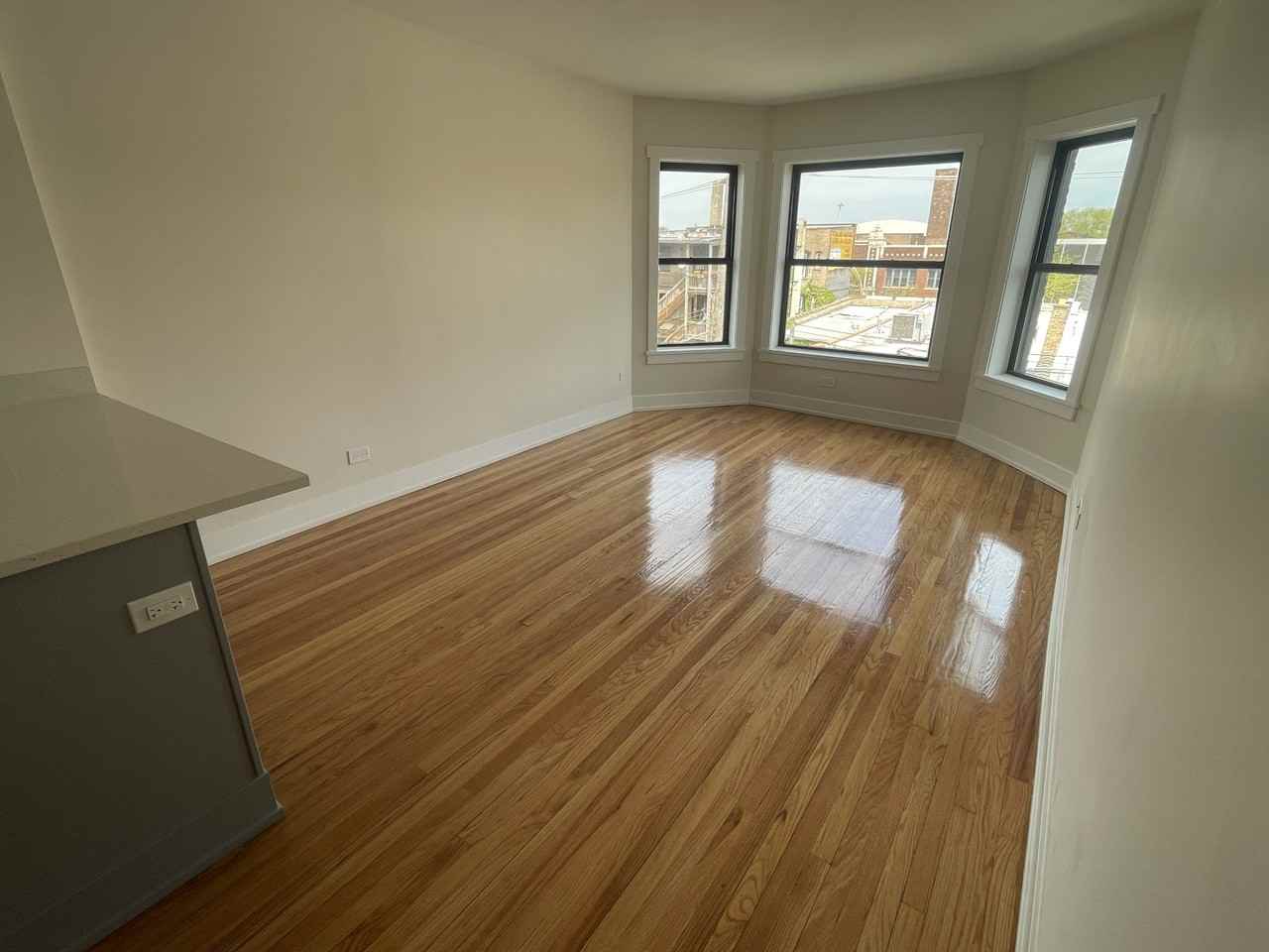 1544 W Highland Ave #2R - Photo 3 of 8