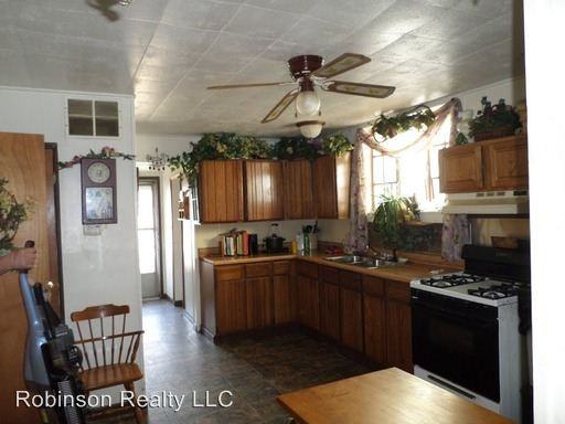 1651 7th St - Photo 2 of 3