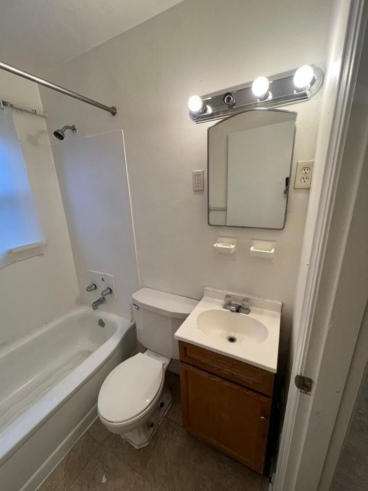 246 Basswood Ave #4 - Photo 3 of 7