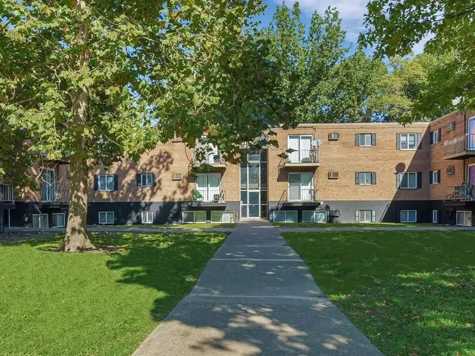 Colonial Park Townhomes 2 of 4