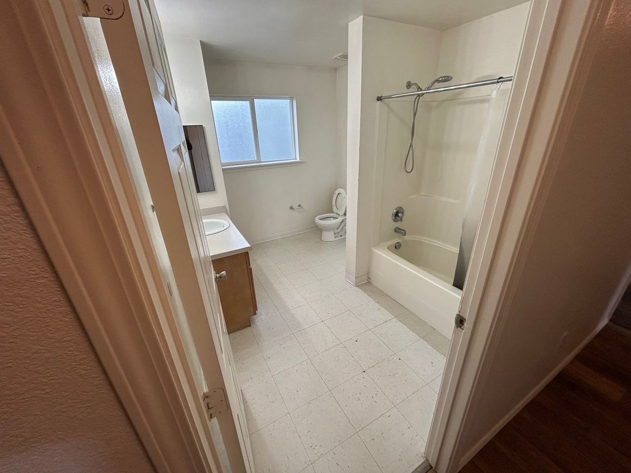 Riverton Apartments - Photo 6 of 13