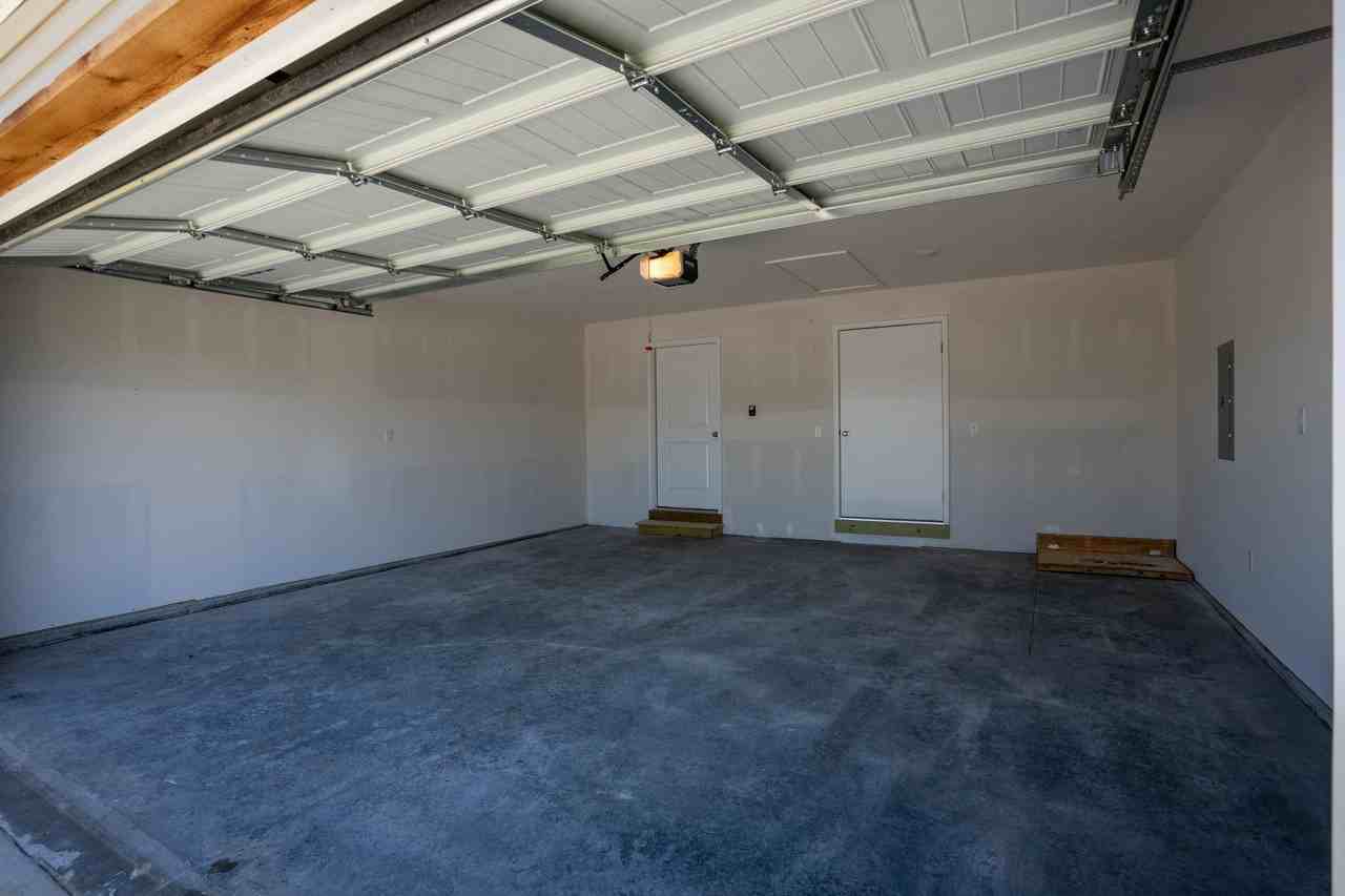 2260 S Cheri Dr - Photo 3 of 31