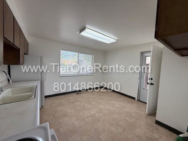 2934 S Adams St - Photo 4 of 11