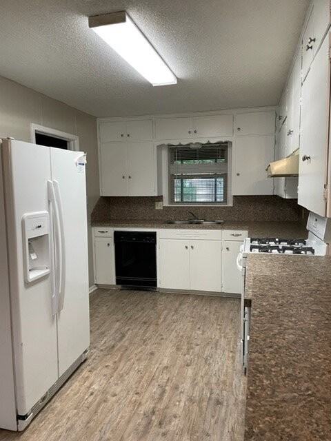 1461 Kaylock St - Photo 4 of 15