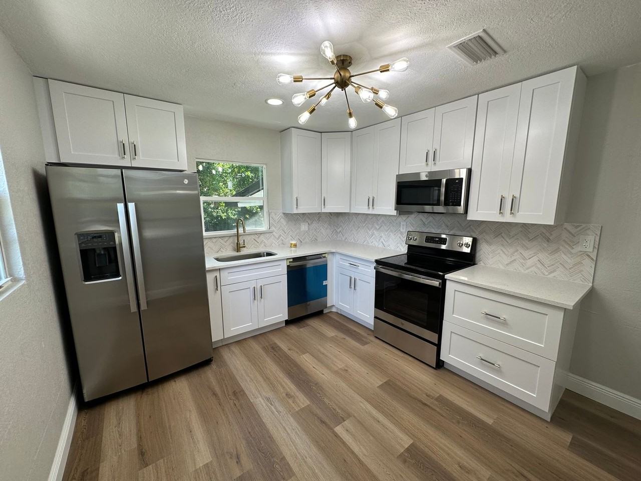 1704 E Elm Rd - Photo 2 of 18