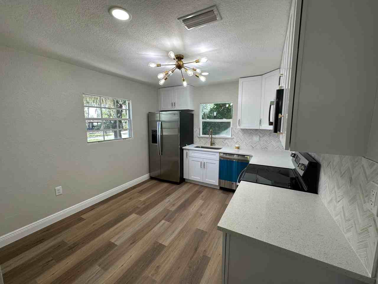 1704 E Elm Rd - Photo 3 of 18