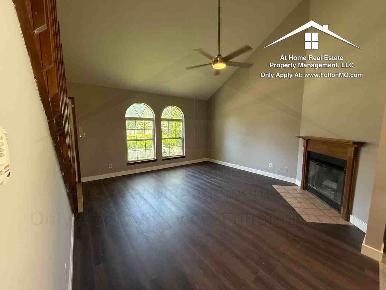 2703 Mayflower Dr - Photo 2 of 33