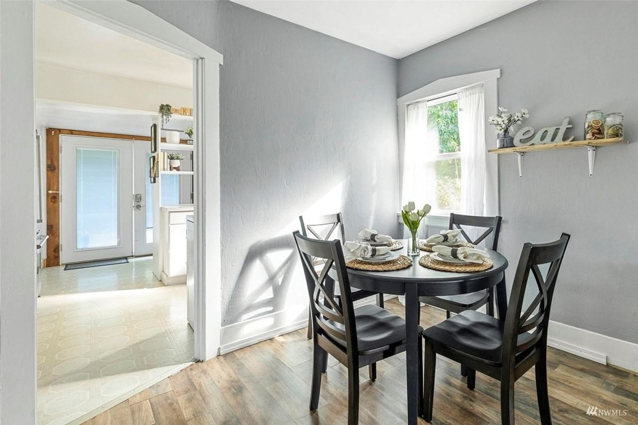 1926 7th St - Photo 2 of 44