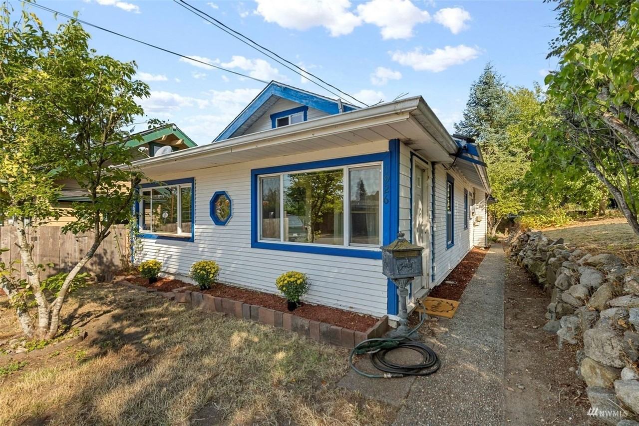 1926 7th St - Photo 4 of 44