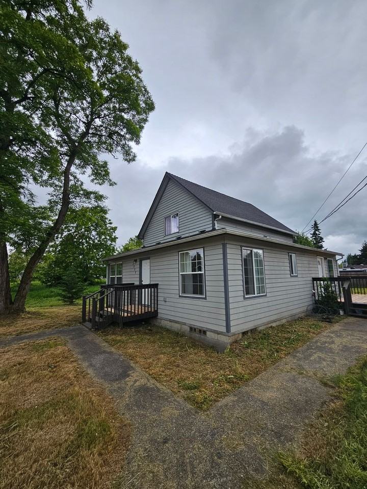 4103 102nd St E - Photo 3 of 27