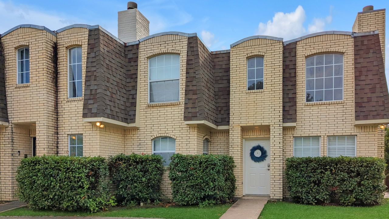 2921 Allister St #2921 - Photo 2 of 40