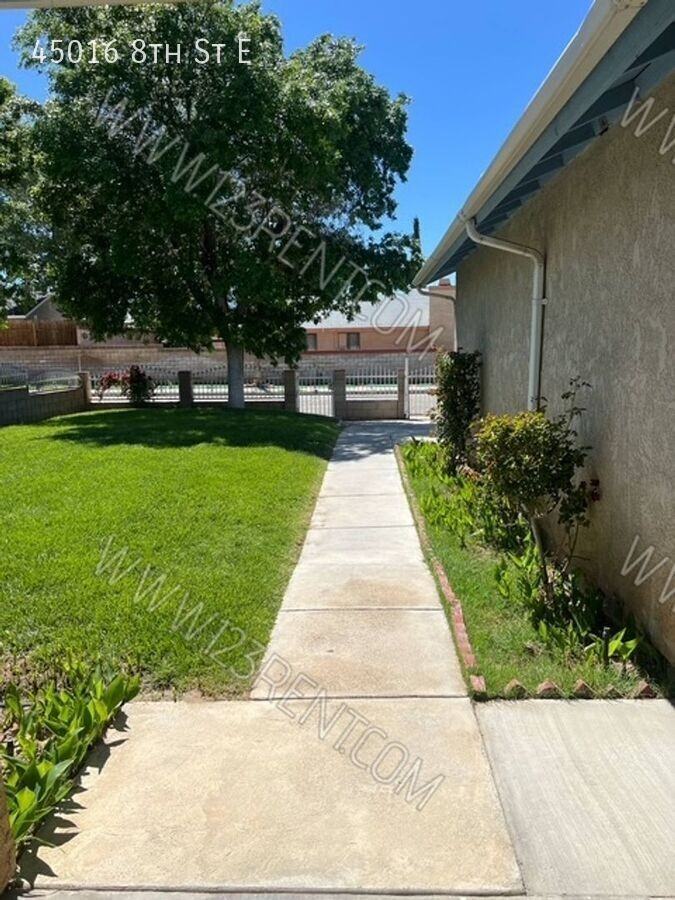 45016 8th St E - Photo 2 of 32