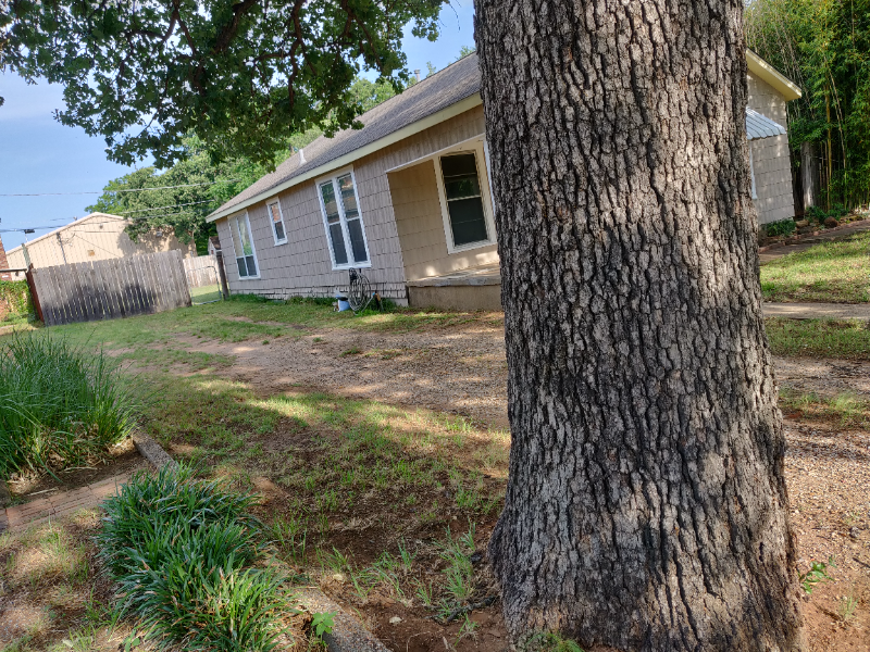 408 N Elm St - Photo 3 of 40