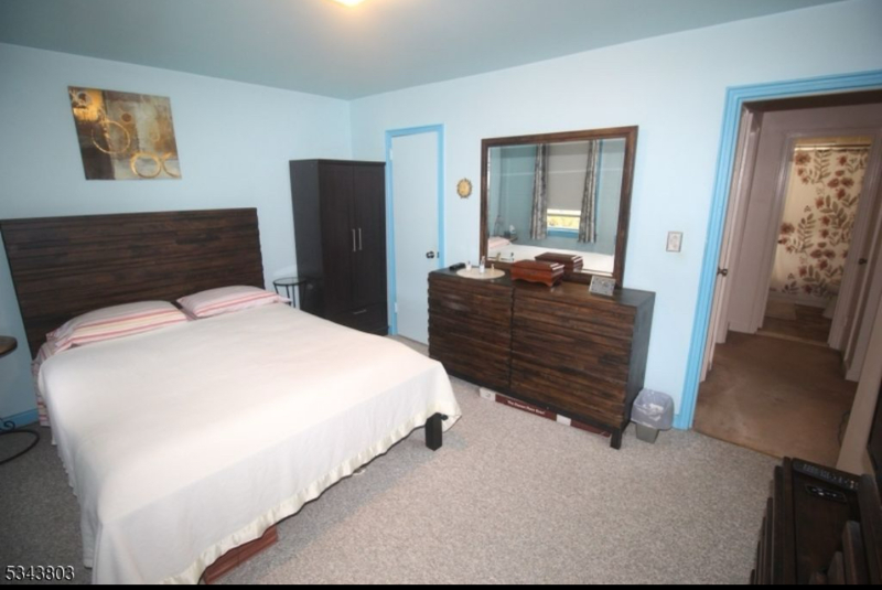 963 E Front St - Photo 3 of 10