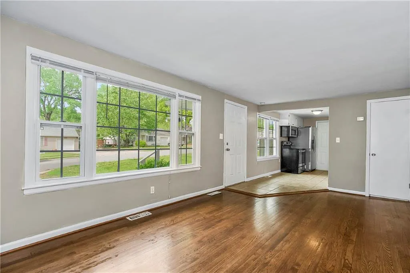 7611 W 65th St - Photo 3 of 13