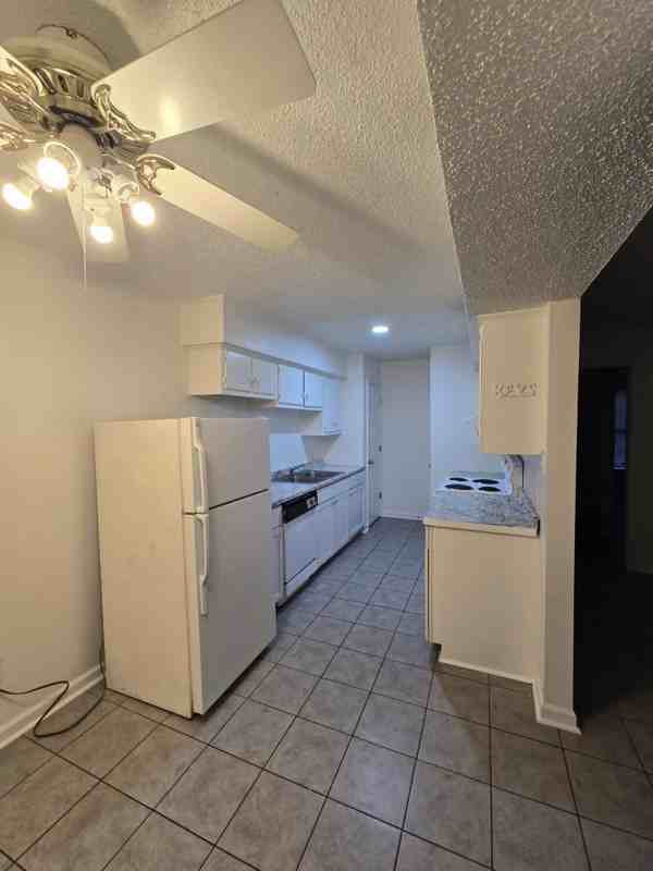 2182 Gardere Lane #B - Photo 4 of 5