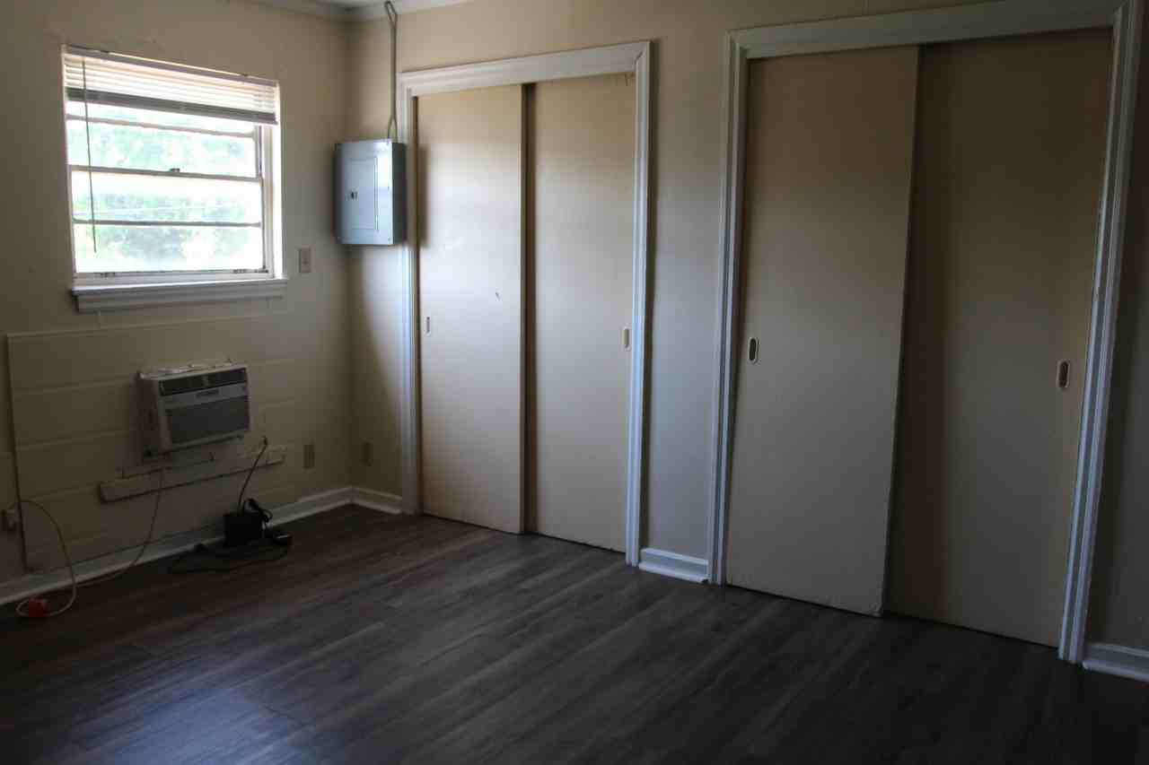 Pine Avenue 520 - Photo 3 of 3