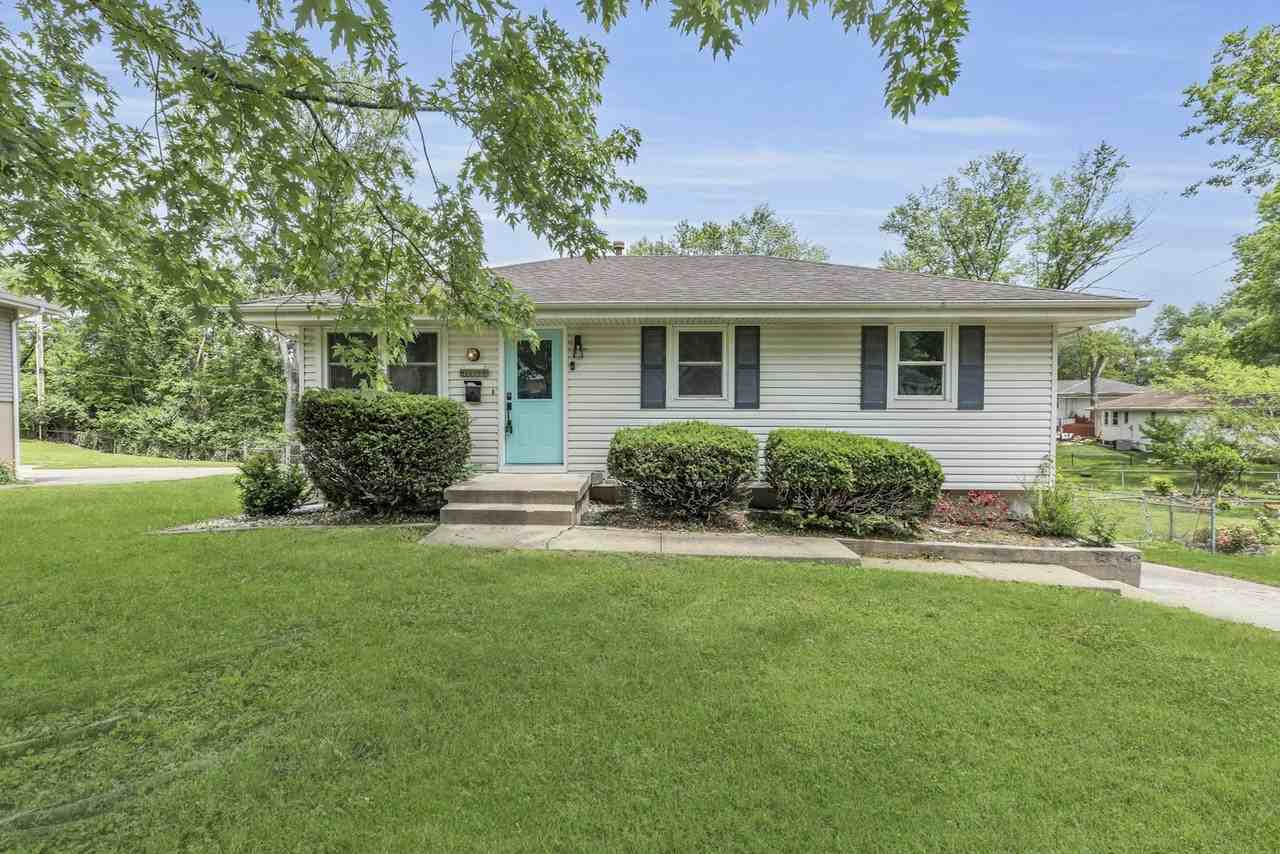 16322 E 34th St S - Photo 2 of 50