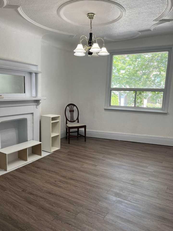 160 Grace St - Photo 2 of 7