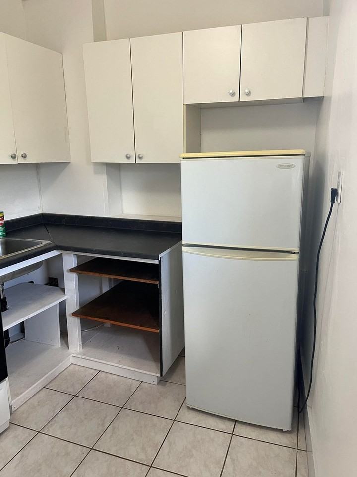 160 Grace St - Photo 3 of 7