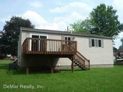1228 Woodledge Dr - Photo 2 of 8
