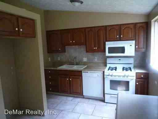 1228 Woodledge Dr - Photo 3 of 8