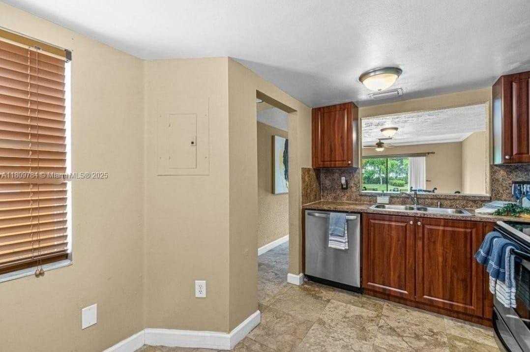 3906 Nw 90th Ave #3906 - Photo 4 of 17