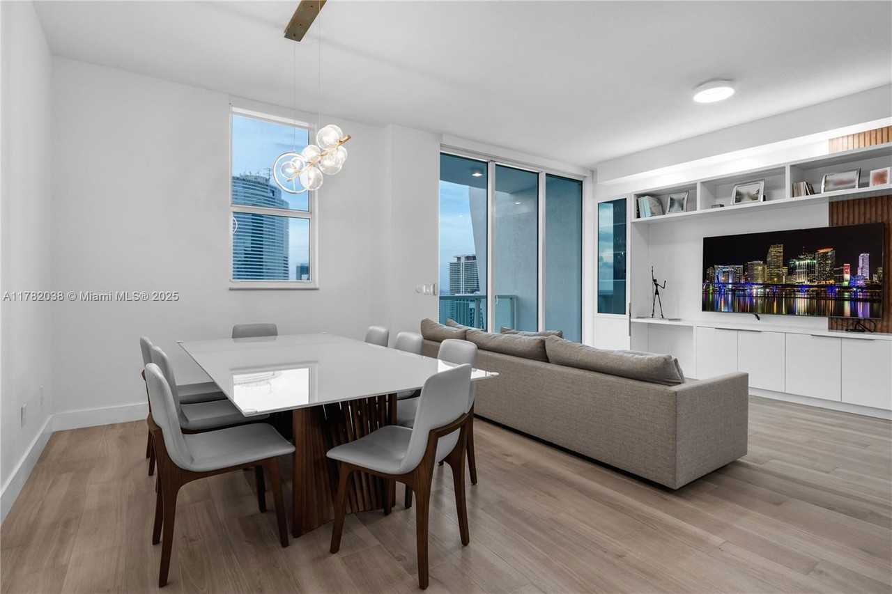 31 Se 5th St #4315 - Photo 4 of 8