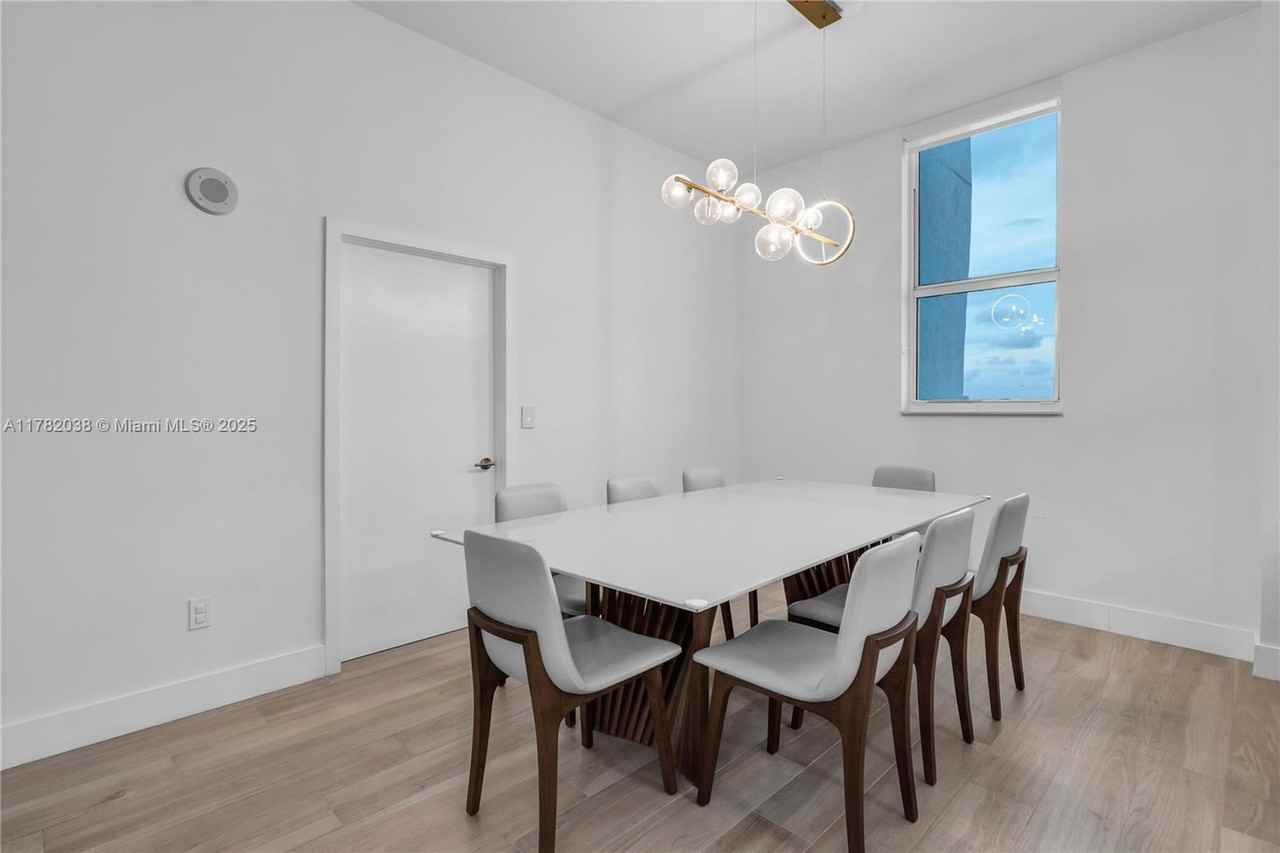 31 Se 5th St #4315 - Photo 5 of 8