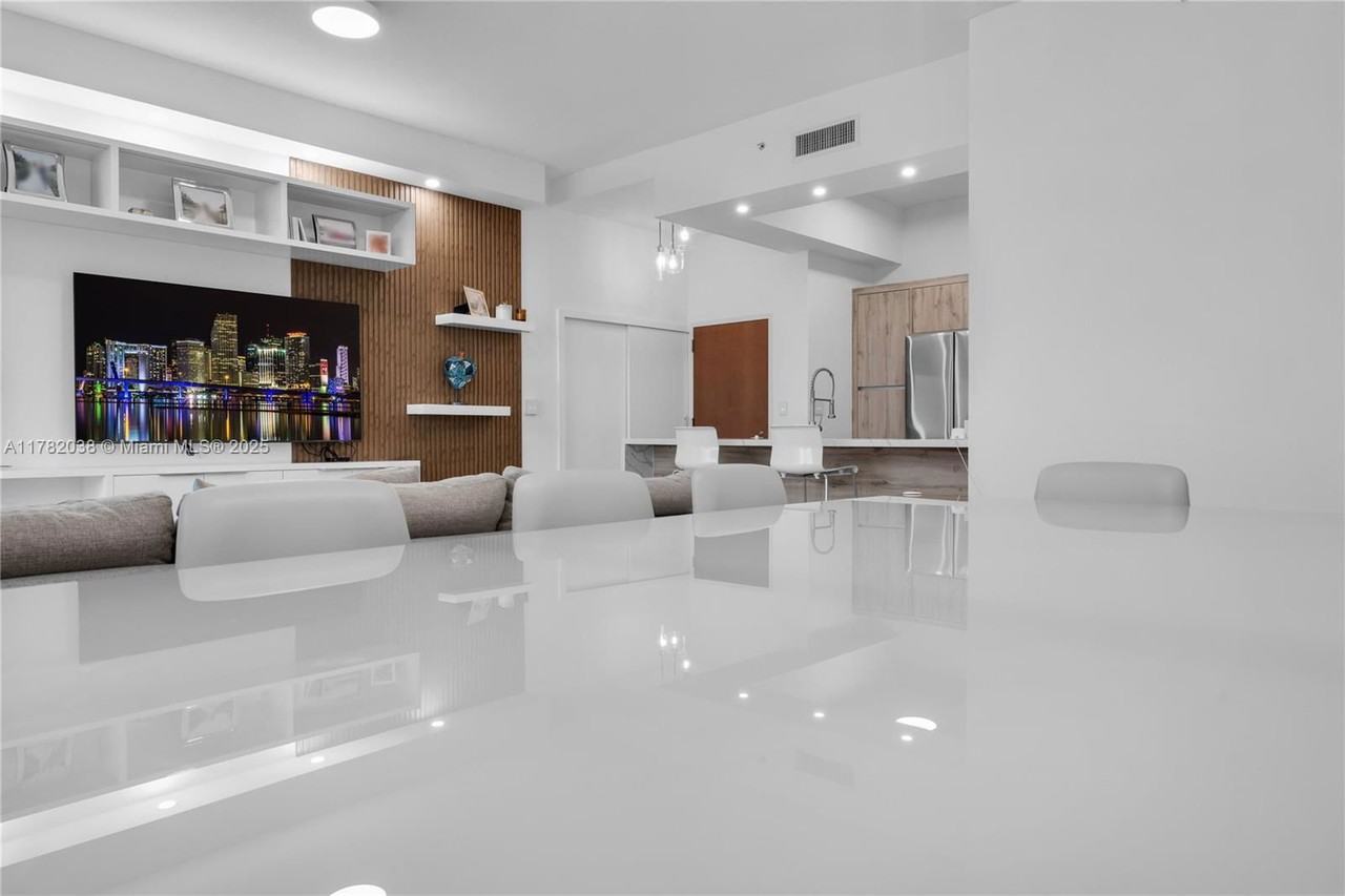 31 Se 5th St #4315 - Photo 6 of 8