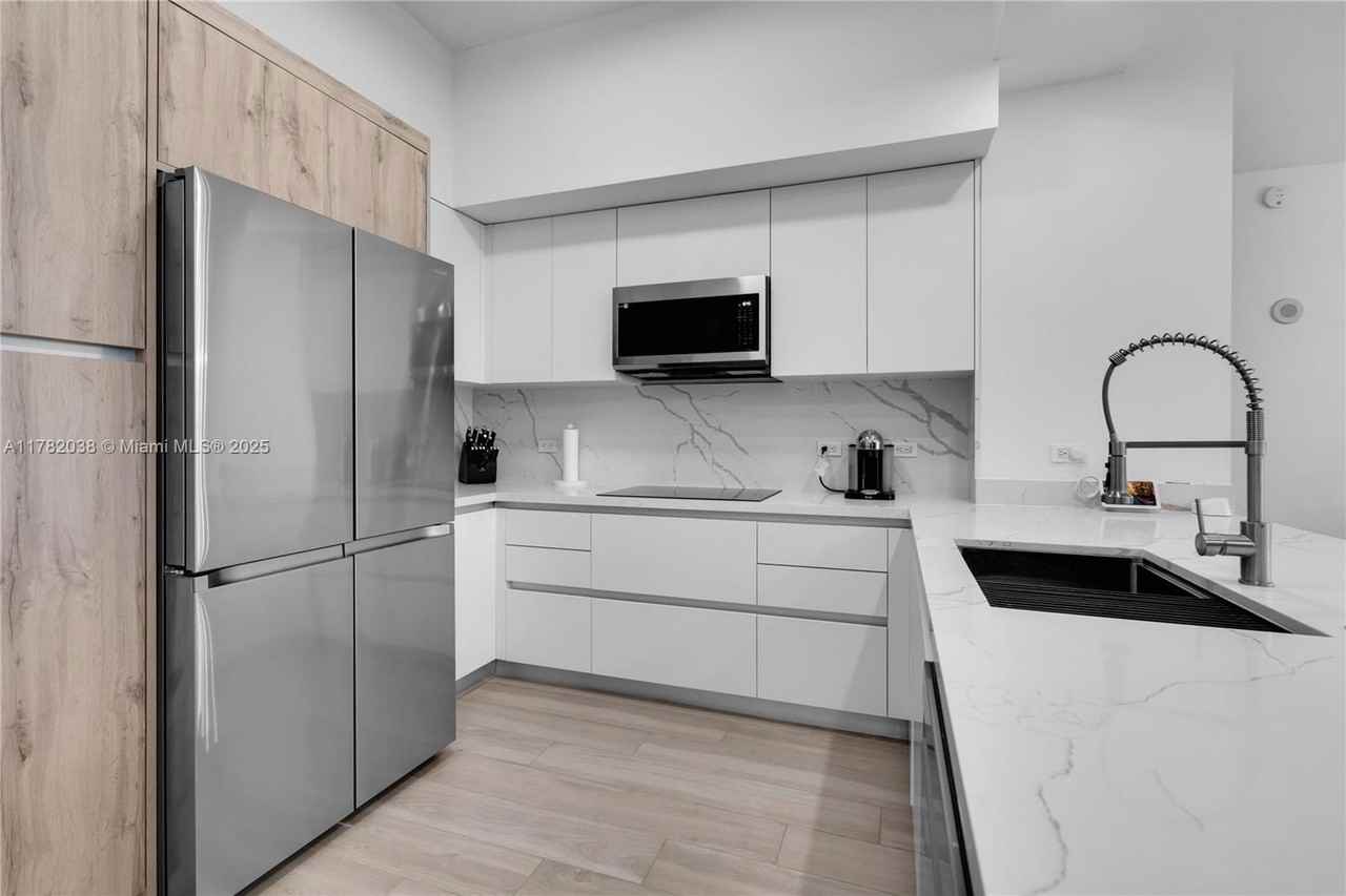 31 Se 5th St #4315 - Photo 7 of 8