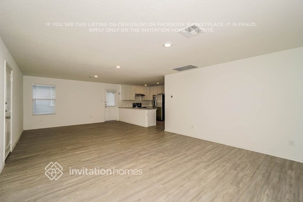 121 Parish Ln - Photo 4 of 17
