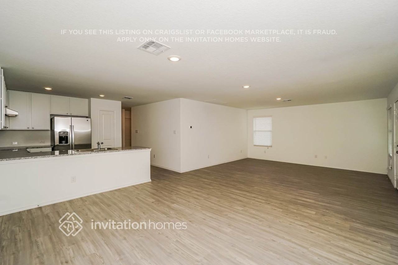121 Parish Ln - Photo 5 of 17