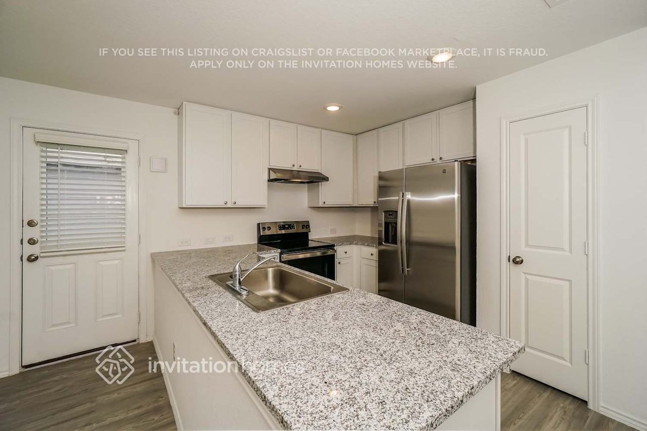 121 Parish Ln - Photo 6 of 17