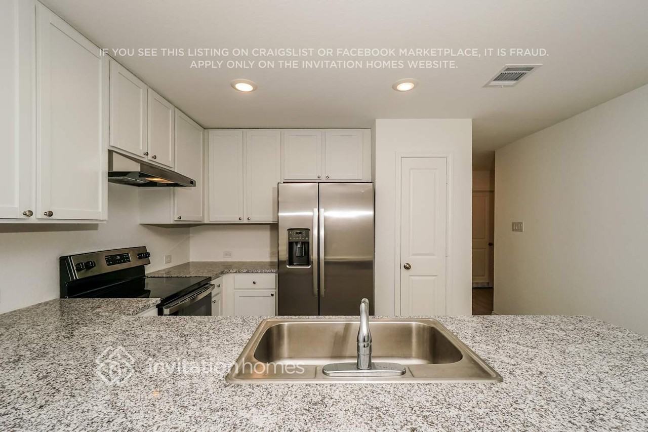 121 Parish Ln - Photo 7 of 17